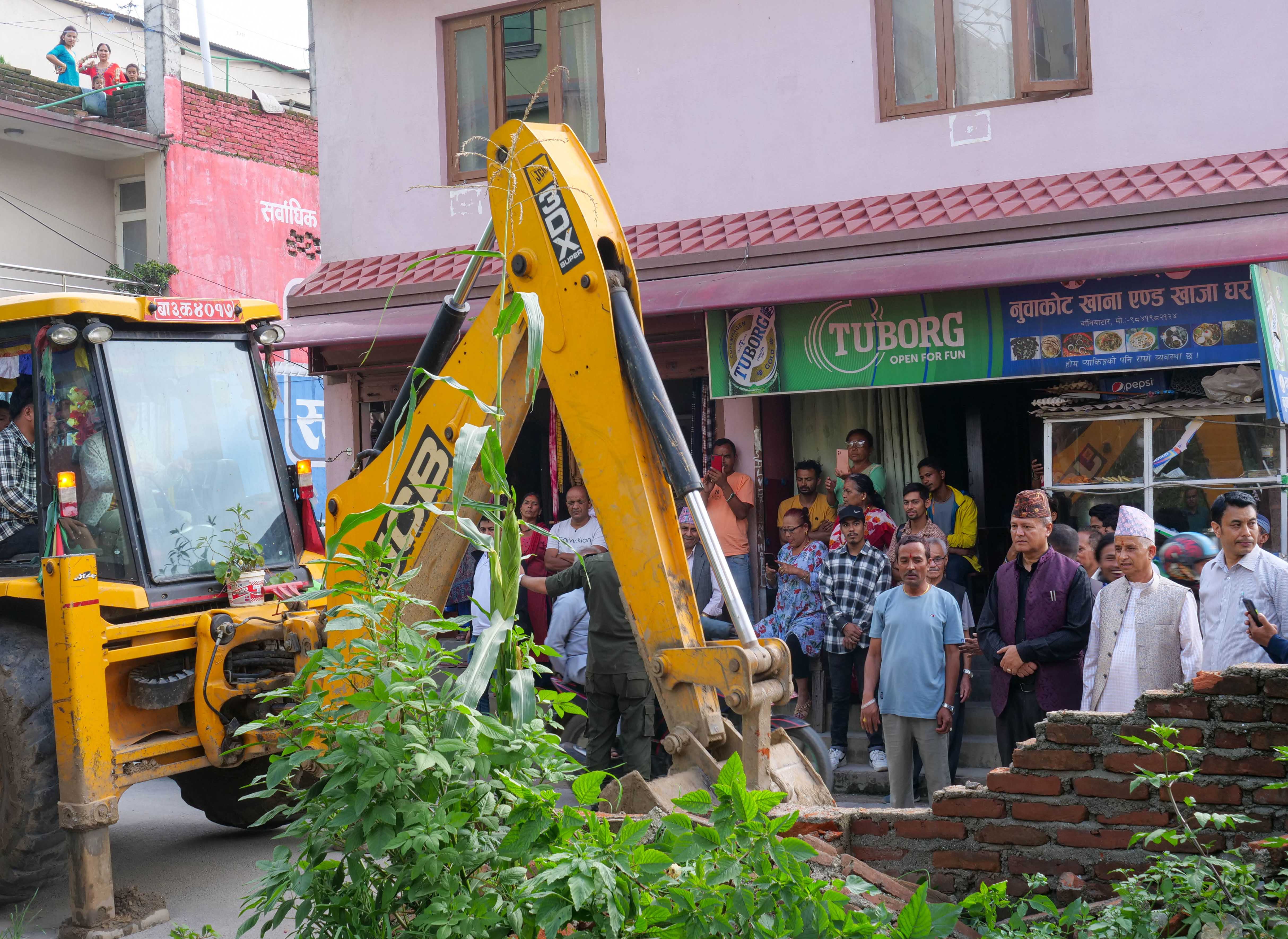टोखा नगरपालिकामा  चल्यो  डोजर