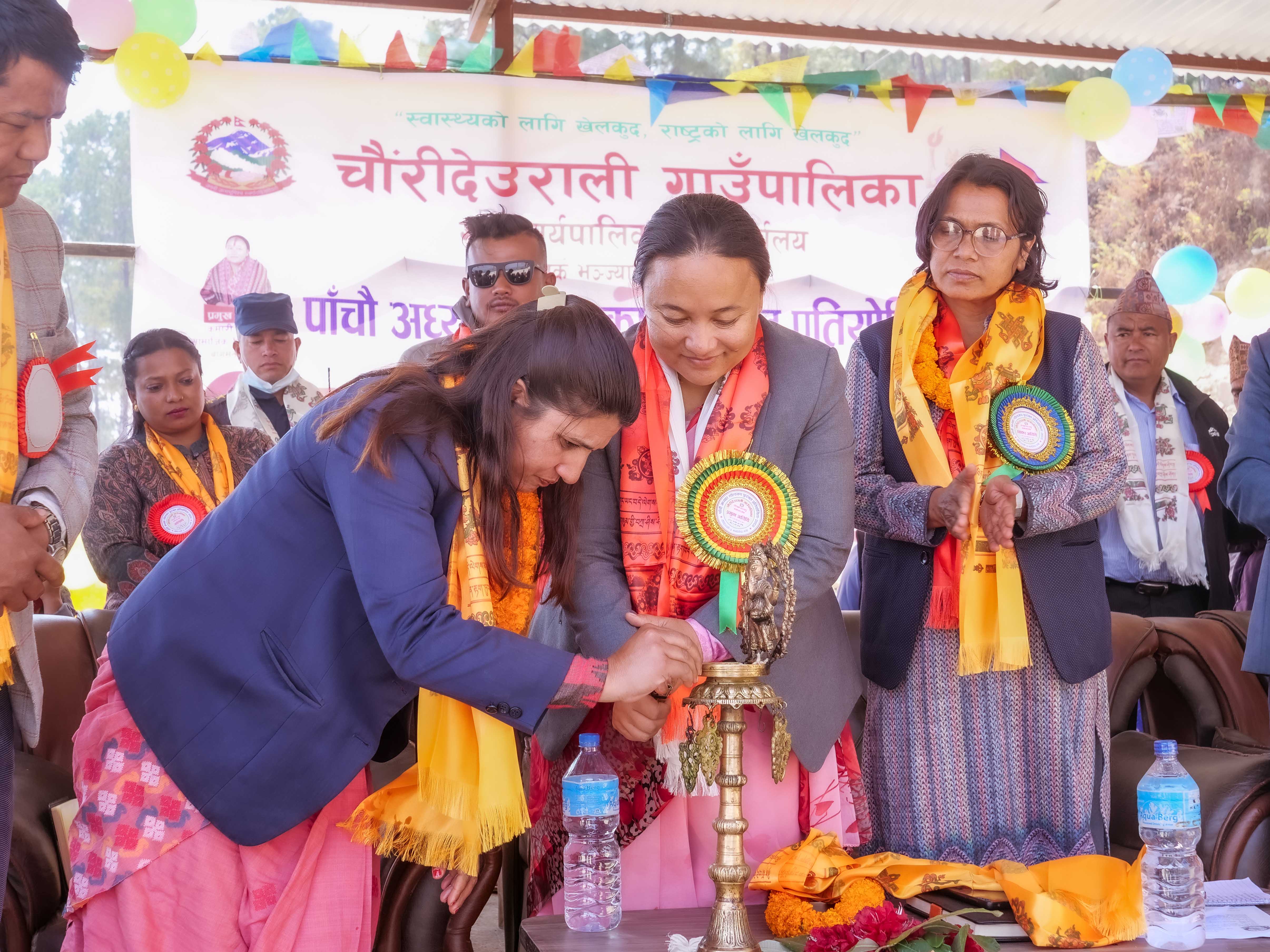 चौरीदेउराली गाउँपालिकामा पाँचौं अध्यक्ष गोल्डकप फुटबल प्रतियोगिता उद्घाटन