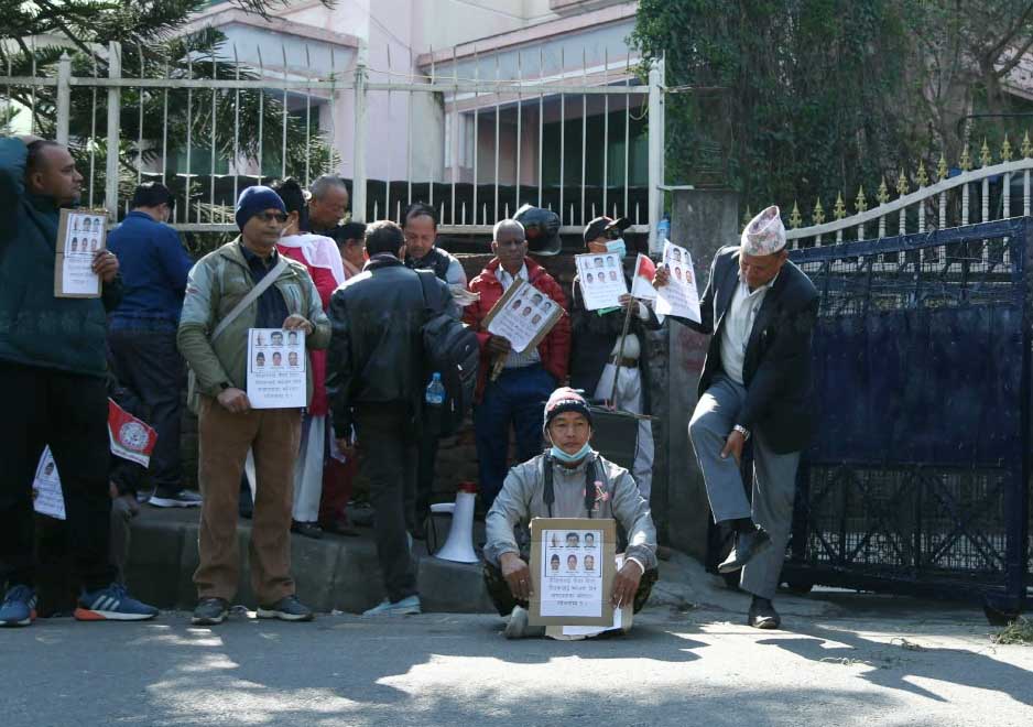 समस्याग्रस्त सहकारी व्यवस्थापनका पदाधिकारीको राजीनामा माग गर्दै प्रदर्शन